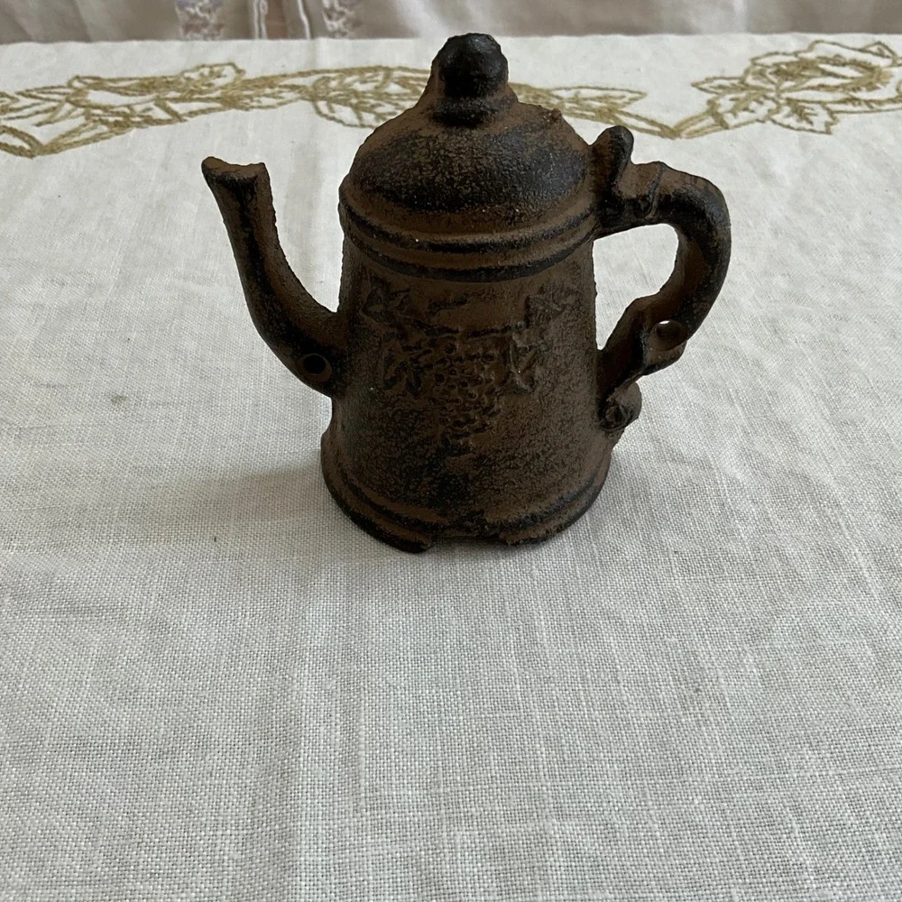 Vintage Cast Iron Teapot Wall Grape Vine Rustic Brown Farmhouse Door Knocker?